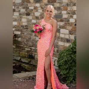 henri’s prom dress
